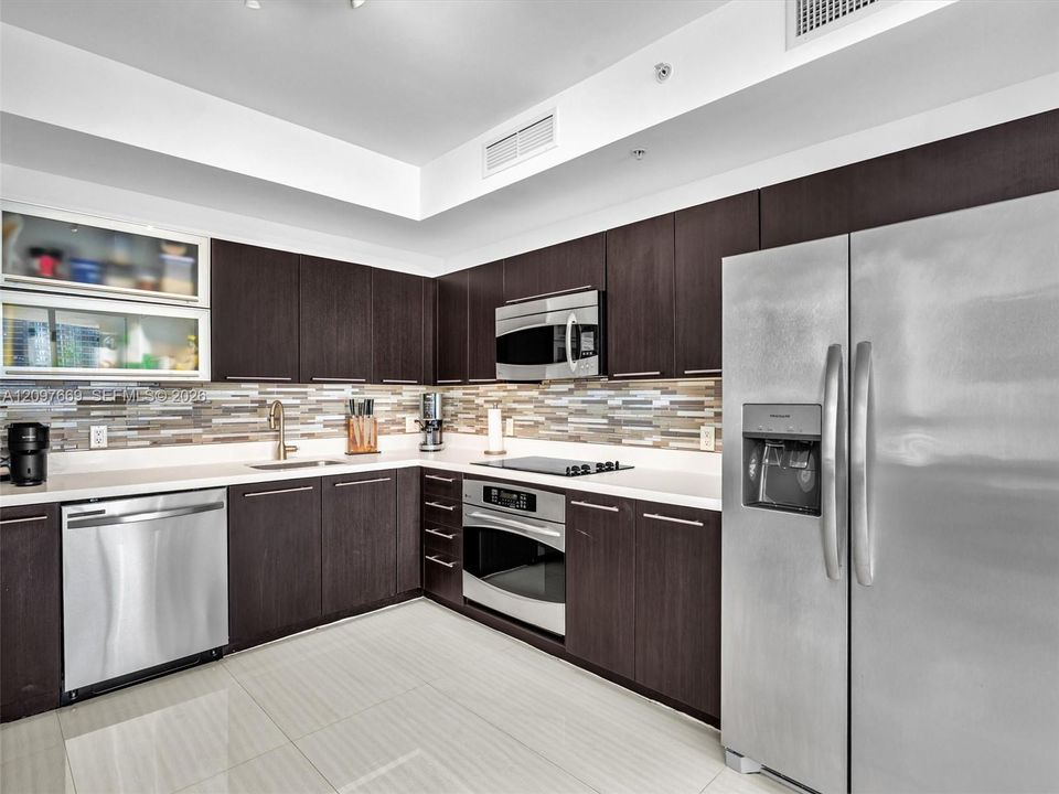 На продажу: $625,000 (2 спален, 2 ванн, 1274 Квадратных фут)