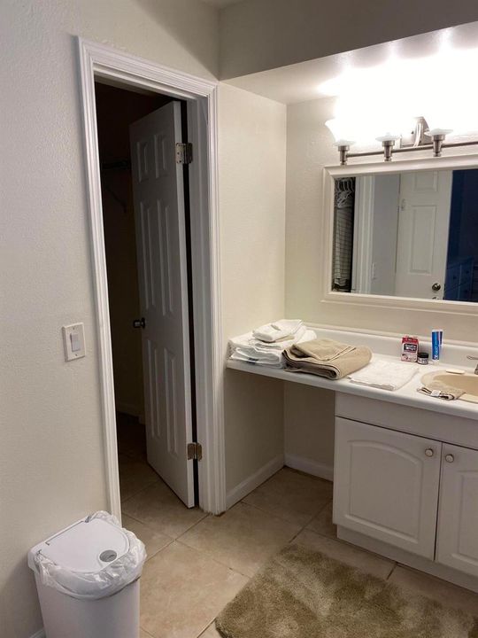 Bathroom Master w/Walk in
