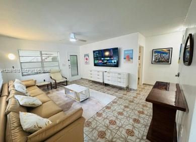 For Rent: $3,475 (2 beds, 2 baths, 900 Square Feet)