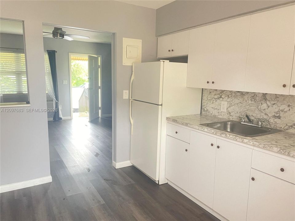 En Renta: $1,899 (2 camas, 1 baños, 4281 Pies cuadrados)