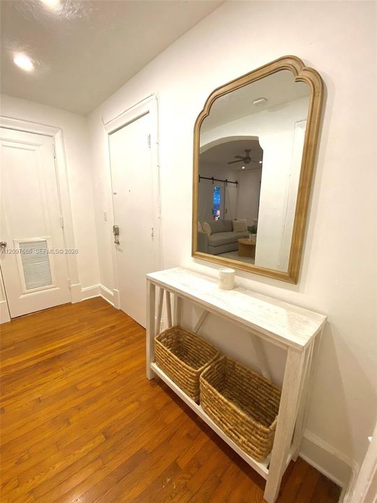For Rent: $3,300 (2 beds, 1 baths, 945 Square Feet)