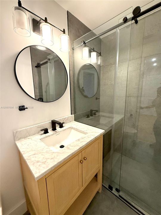 For Rent: $3,300 (2 beds, 1 baths, 945 Square Feet)