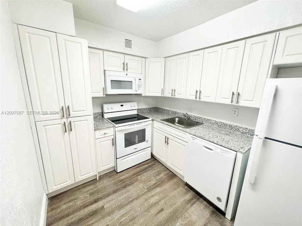 For Rent: $1,925 (2 beds, 2 baths, 1007 Square Feet)