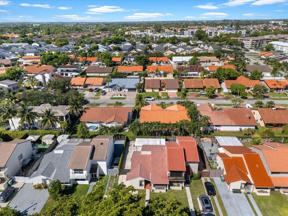 En Venta: $485,000 (4 camas, 2 baños, 1347 Pies cuadrados)