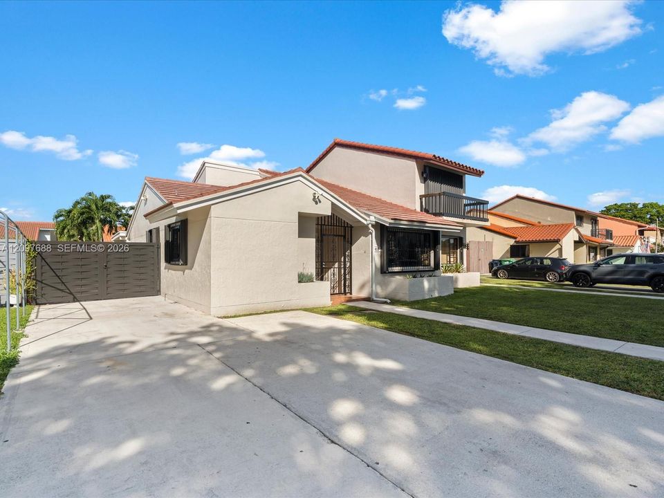 En Venta: $485,000 (4 camas, 2 baños, 1347 Pies cuadrados)