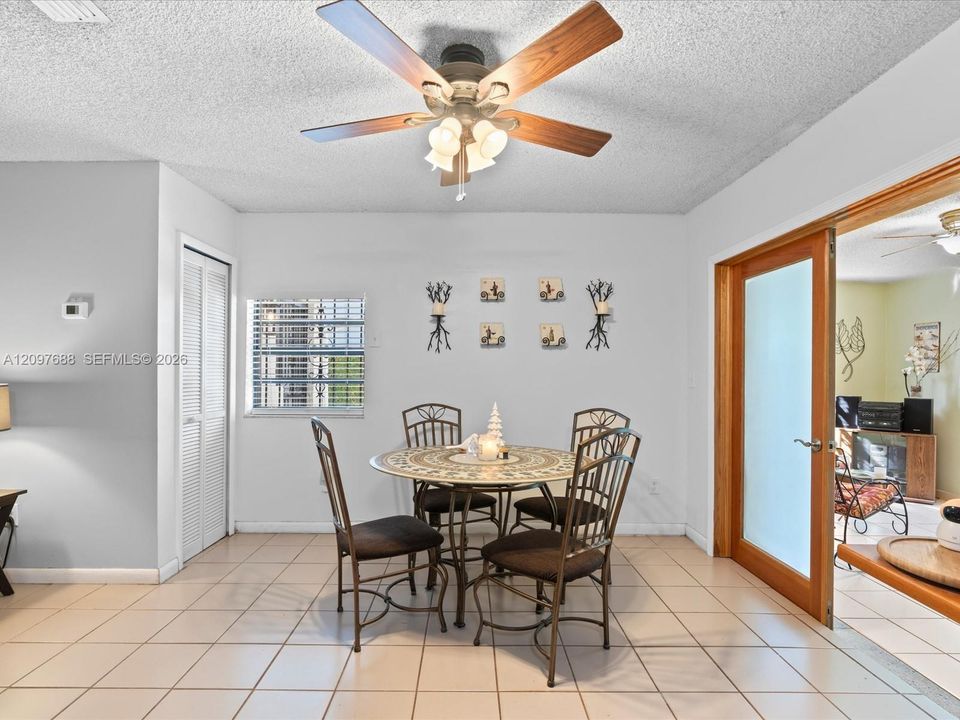 En Venta: $485,000 (4 camas, 2 baños, 1347 Pies cuadrados)