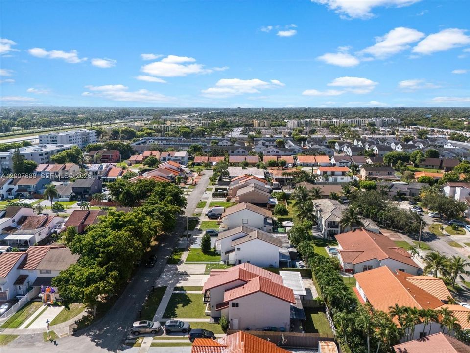En Venta: $485,000 (4 camas, 2 baños, 1347 Pies cuadrados)
