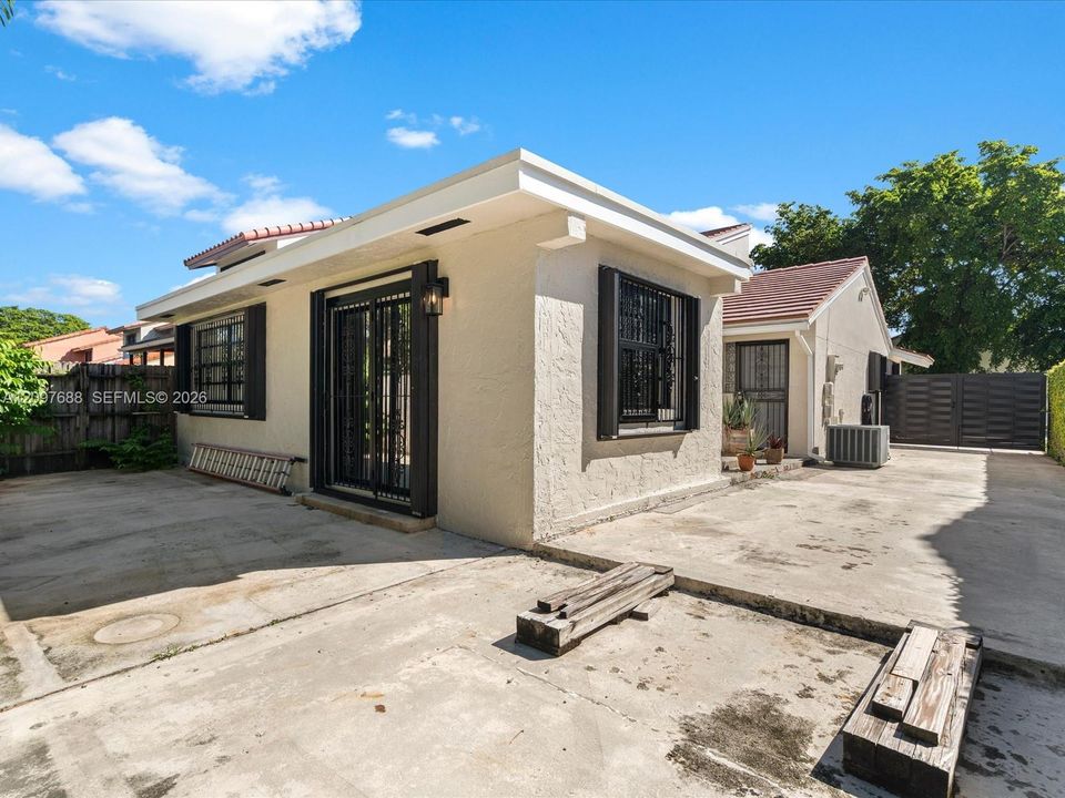En Venta: $485,000 (4 camas, 2 baños, 1347 Pies cuadrados)