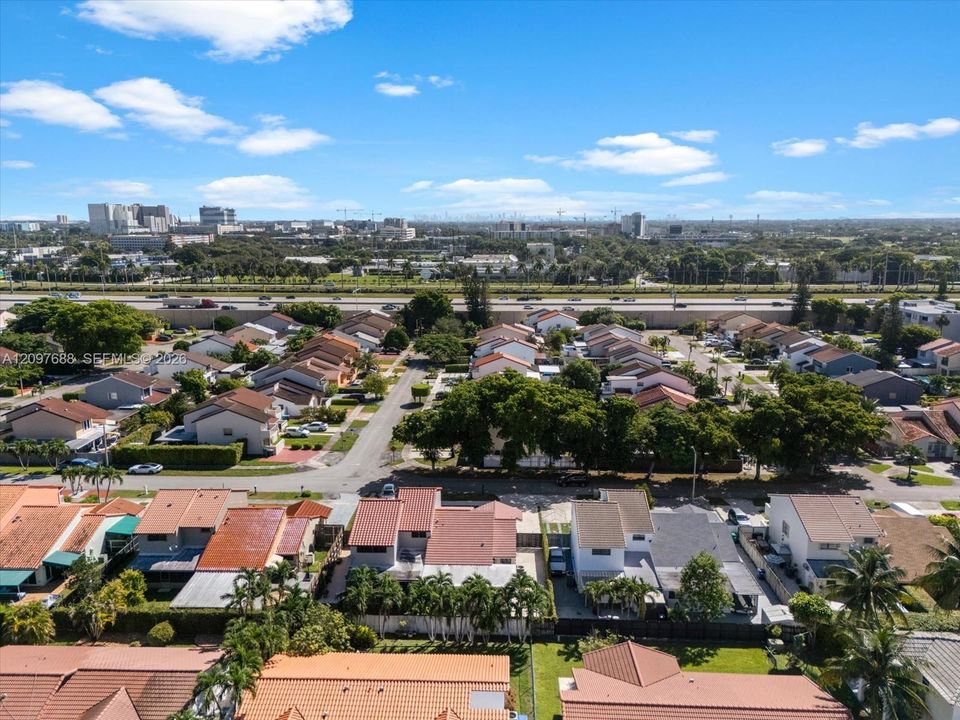 En Venta: $485,000 (4 camas, 2 baños, 1347 Pies cuadrados)