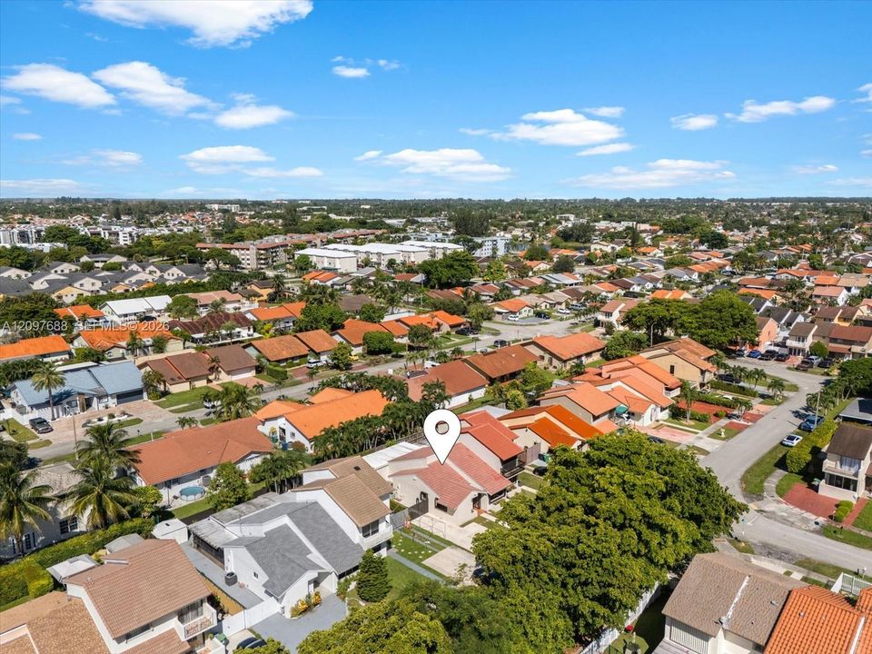 En Venta: $485,000 (4 camas, 2 baños, 1347 Pies cuadrados)