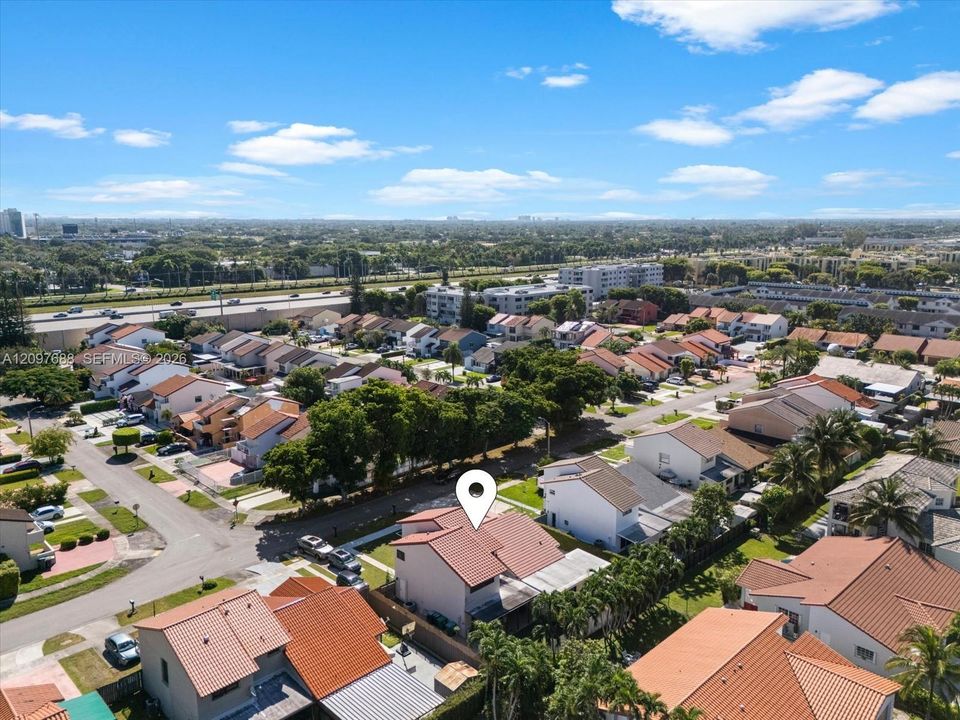En Venta: $485,000 (4 camas, 2 baños, 1347 Pies cuadrados)