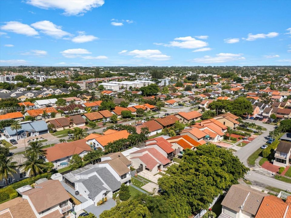En Venta: $485,000 (4 camas, 2 baños, 1347 Pies cuadrados)