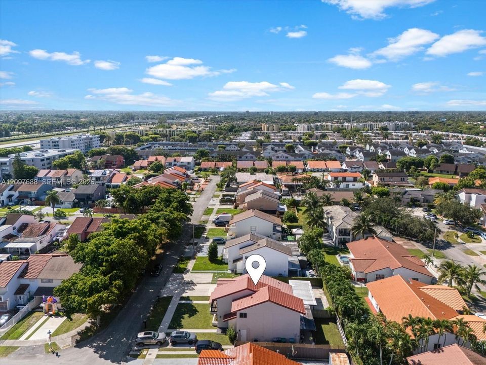 En Venta: $485,000 (4 camas, 2 baños, 1347 Pies cuadrados)