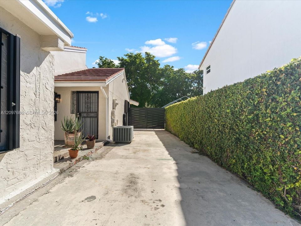 En Venta: $485,000 (4 camas, 2 baños, 1347 Pies cuadrados)