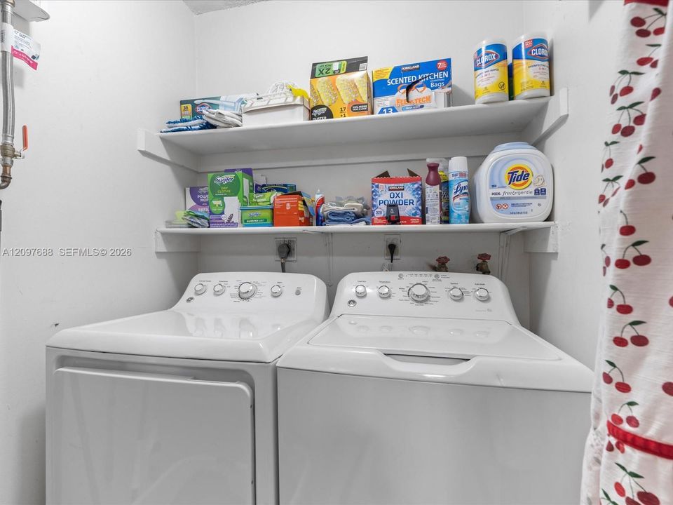 En Venta: $485,000 (4 camas, 2 baños, 1347 Pies cuadrados)