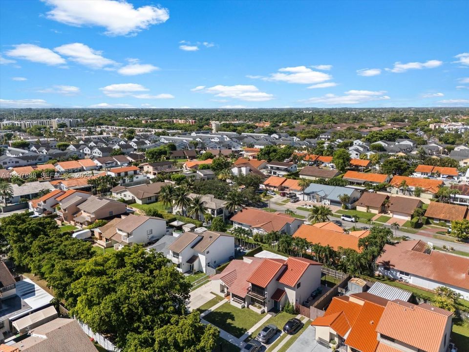 En Venta: $485,000 (4 camas, 2 baños, 1347 Pies cuadrados)