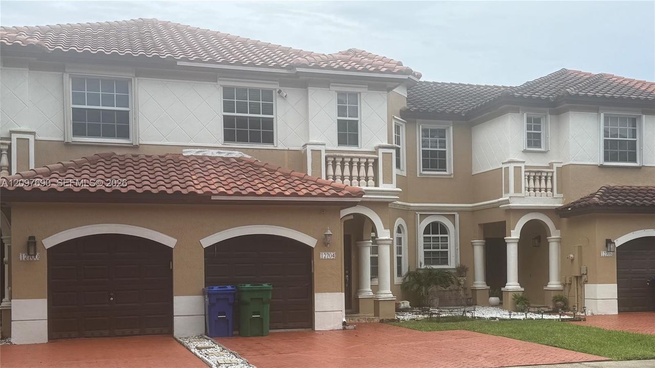 For Sale: $539,900 (4 beds, 2 baths, 1939 Square Feet)