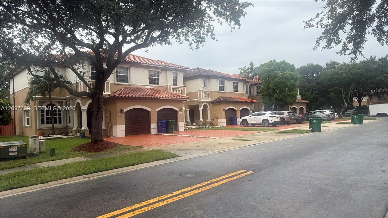 For Sale: $539,900 (4 beds, 2 baths, 1939 Square Feet)