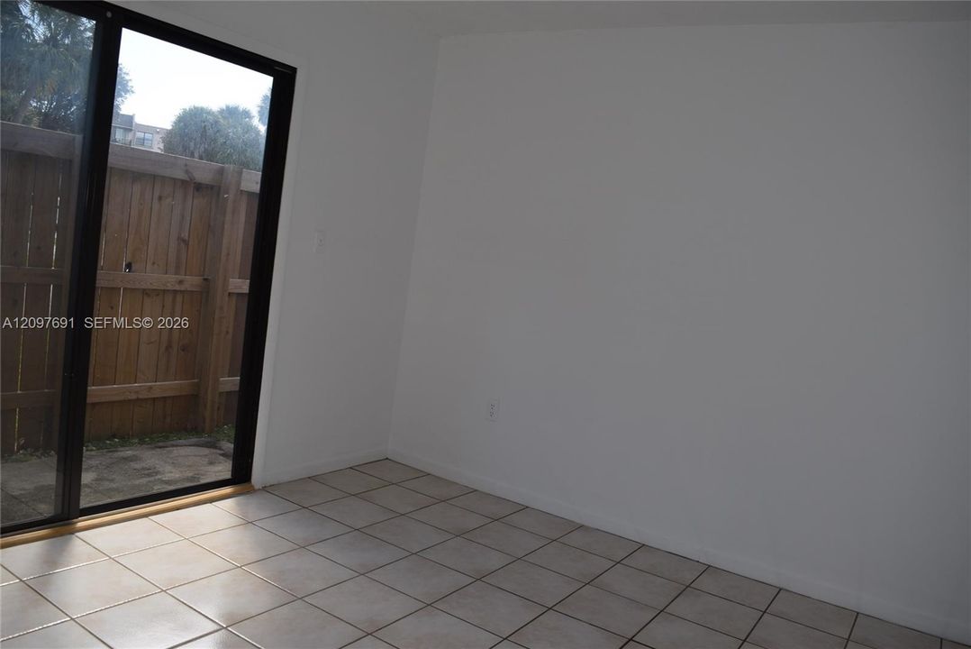 For Rent: $2,800 (2 beds, 2 baths, 972 Square Feet)