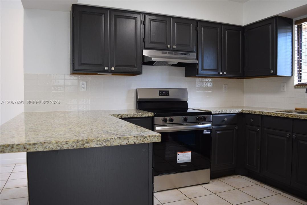For Rent: $2,800 (2 beds, 2 baths, 972 Square Feet)