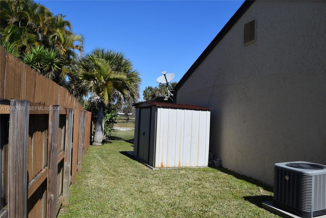 For Rent: $2,800 (2 beds, 2 baths, 972 Square Feet)