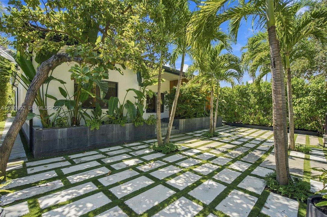 For Sale: $3,799,000 (4 beds, 3 baths, 2587 Square Feet)