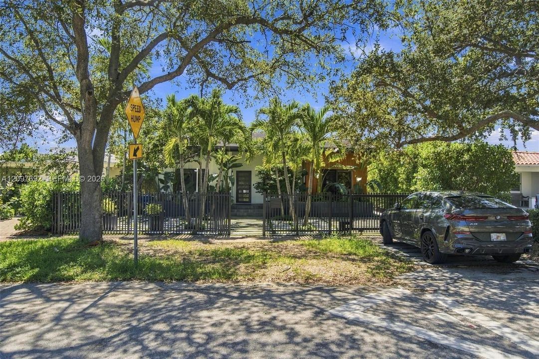 For Sale: $3,799,000 (4 beds, 3 baths, 2587 Square Feet)