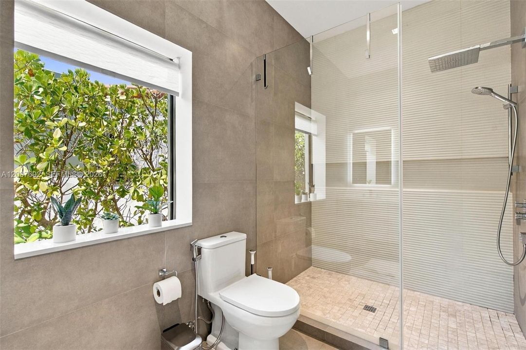 For Sale: $3,799,000 (4 beds, 3 baths, 2587 Square Feet)