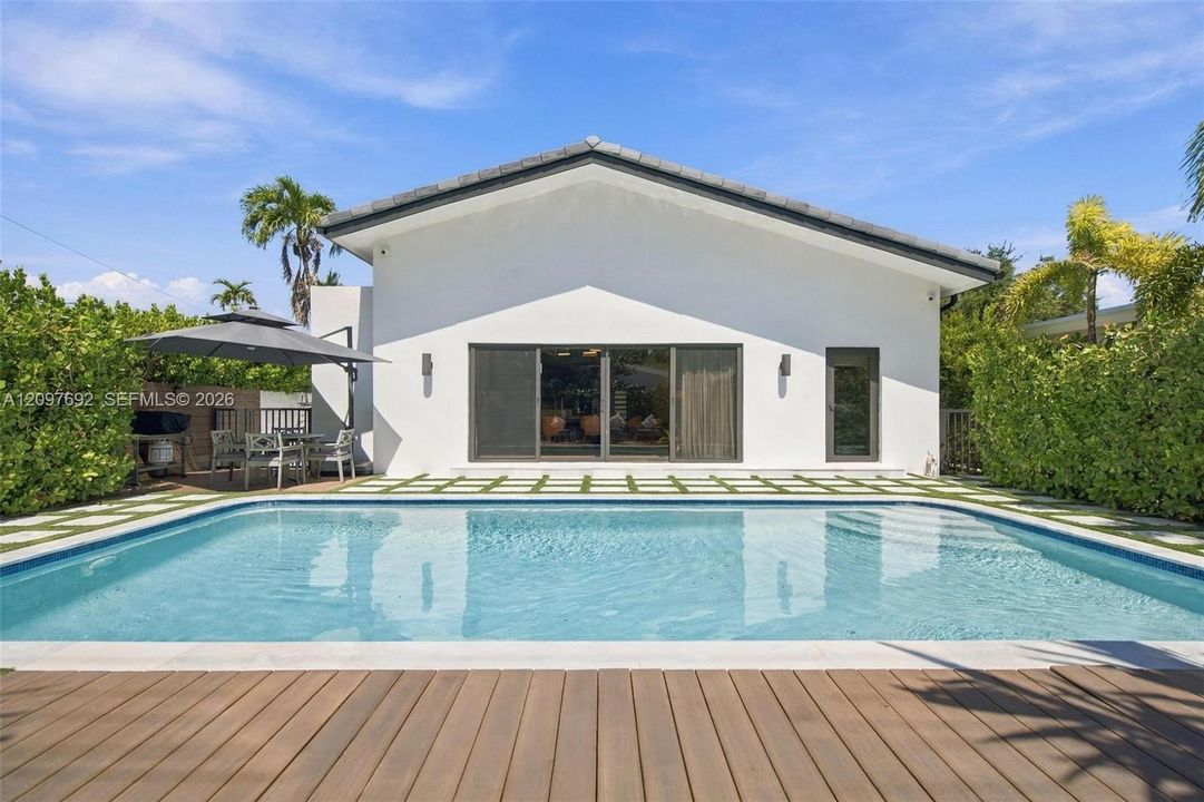 For Sale: $3,799,000 (4 beds, 3 baths, 2587 Square Feet)