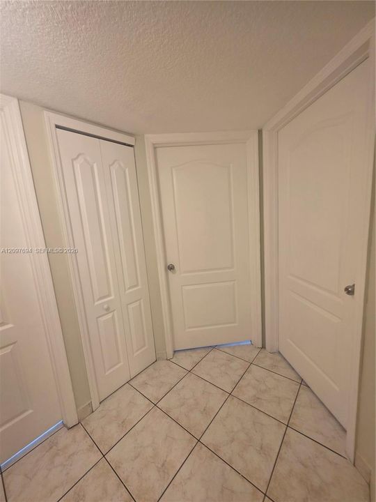 For Sale: $390,000 (3 beds, 2 baths, 1270 Square Feet)