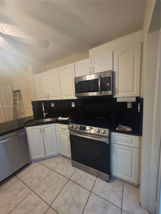 For Sale: $390,000 (3 beds, 2 baths, 1270 Square Feet)