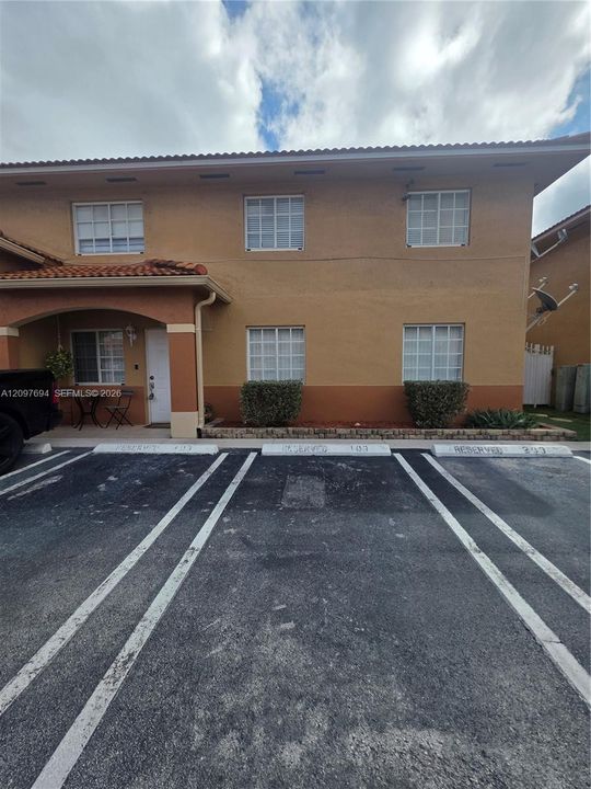 For Sale: $390,000 (3 beds, 2 baths, 1270 Square Feet)