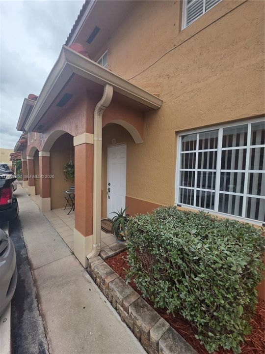 For Sale: $390,000 (3 beds, 2 baths, 1270 Square Feet)