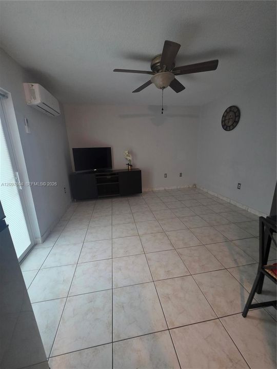 For Sale: $390,000 (3 beds, 2 baths, 1270 Square Feet)