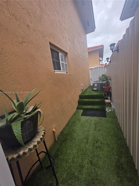 For Sale: $390,000 (3 beds, 2 baths, 1270 Square Feet)