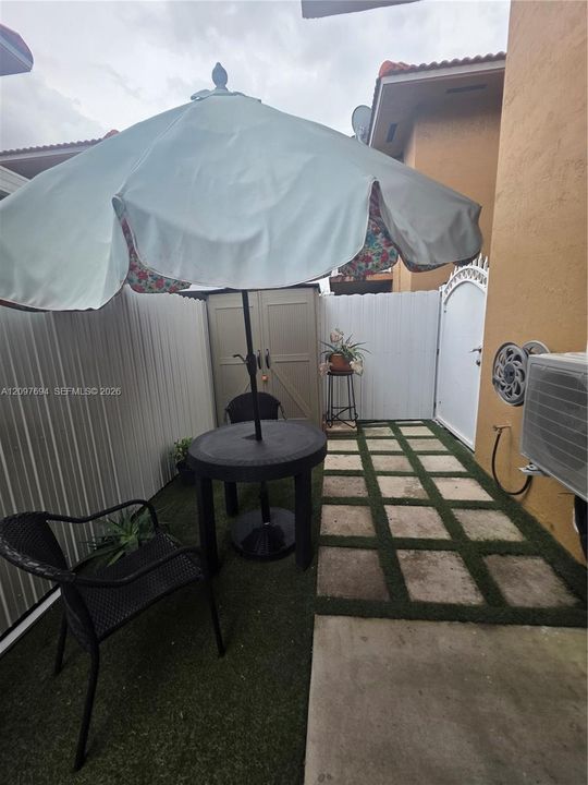 For Sale: $390,000 (3 beds, 2 baths, 1270 Square Feet)