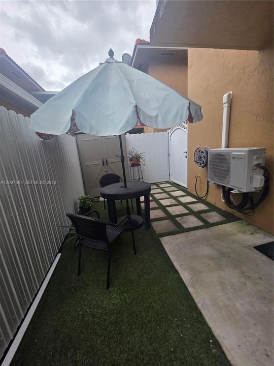 For Sale: $390,000 (3 beds, 2 baths, 1270 Square Feet)