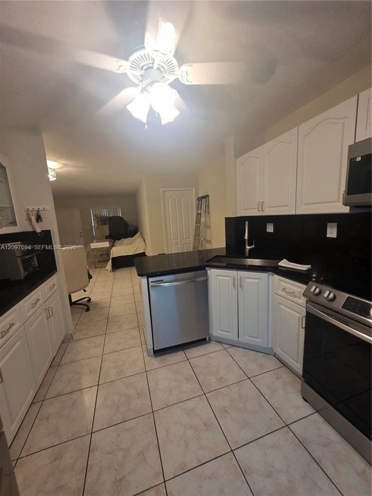 For Sale: $390,000 (3 beds, 2 baths, 1270 Square Feet)