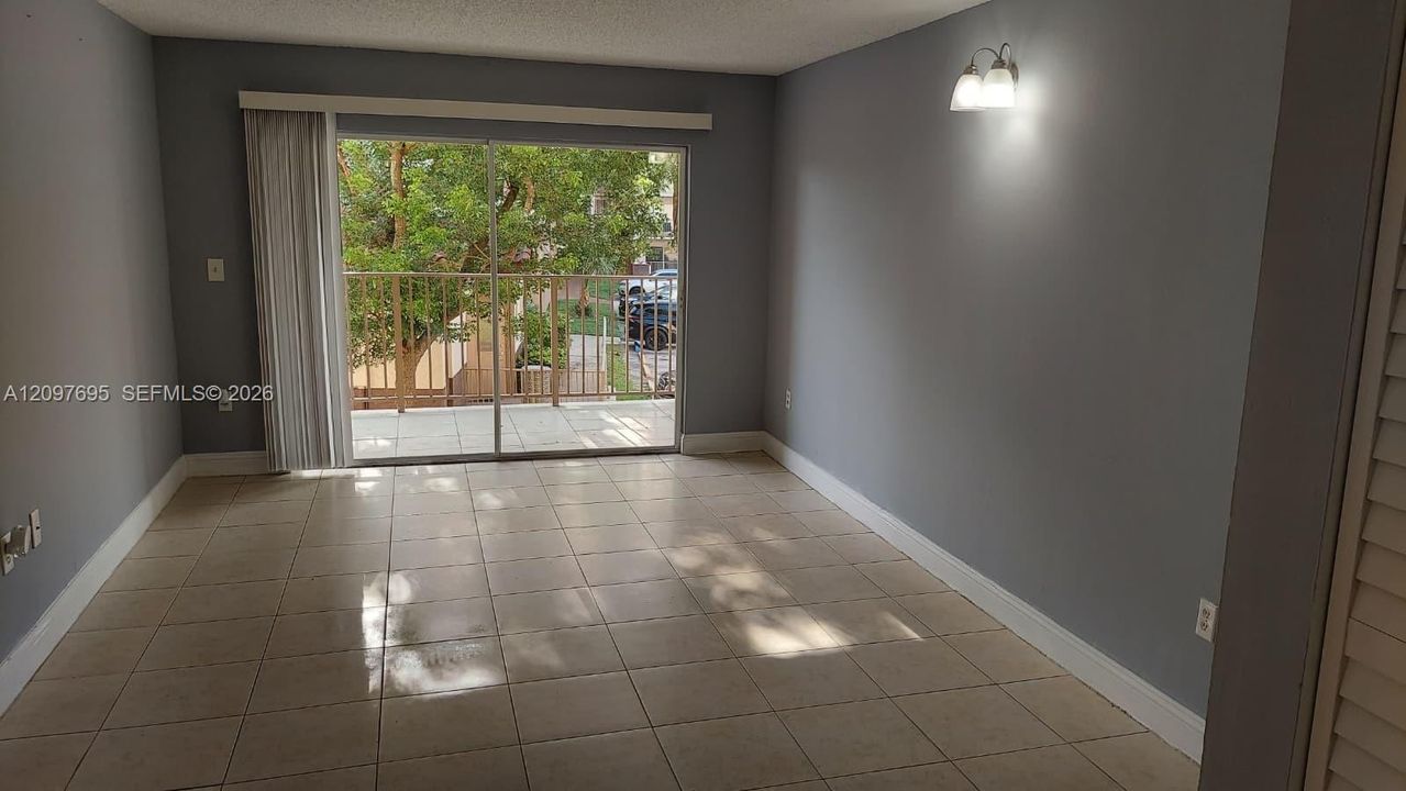 В аренду: $2,250 (2 спален, 2 ванн, 877 Квадратных фут)