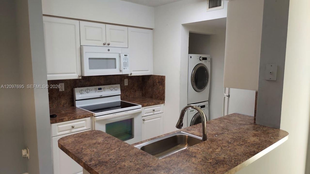В аренду: $2,250 (2 спален, 2 ванн, 877 Квадратных фут)