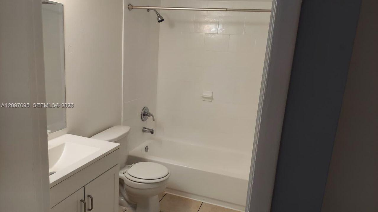 В аренду: $2,250 (2 спален, 2 ванн, 877 Квадратных фут)