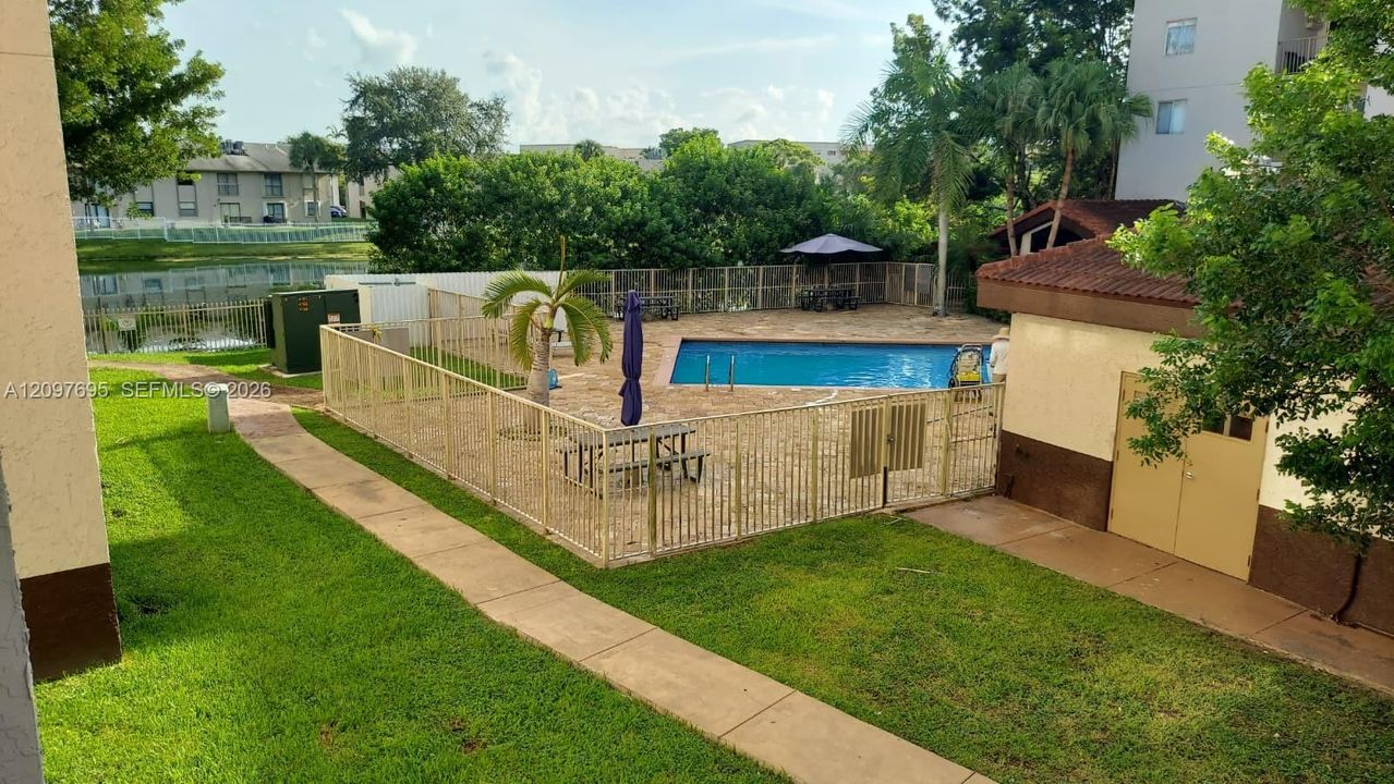 В аренду: $2,250 (2 спален, 2 ванн, 877 Квадратных фут)