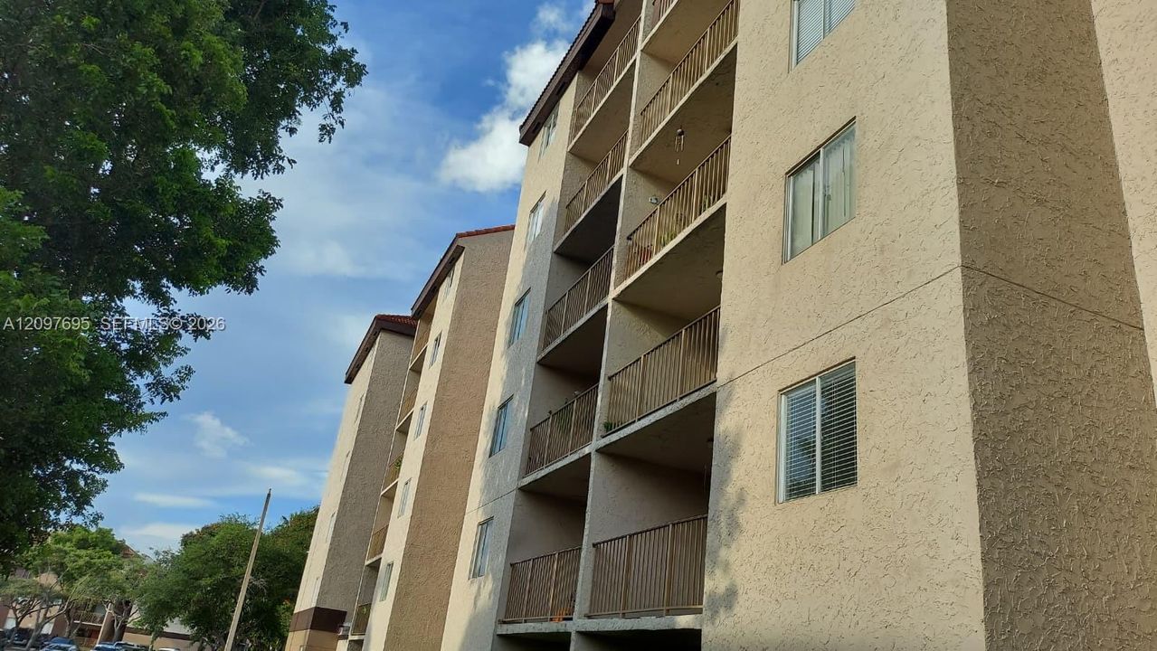 В аренду: $2,250 (2 спален, 2 ванн, 877 Квадратных фут)