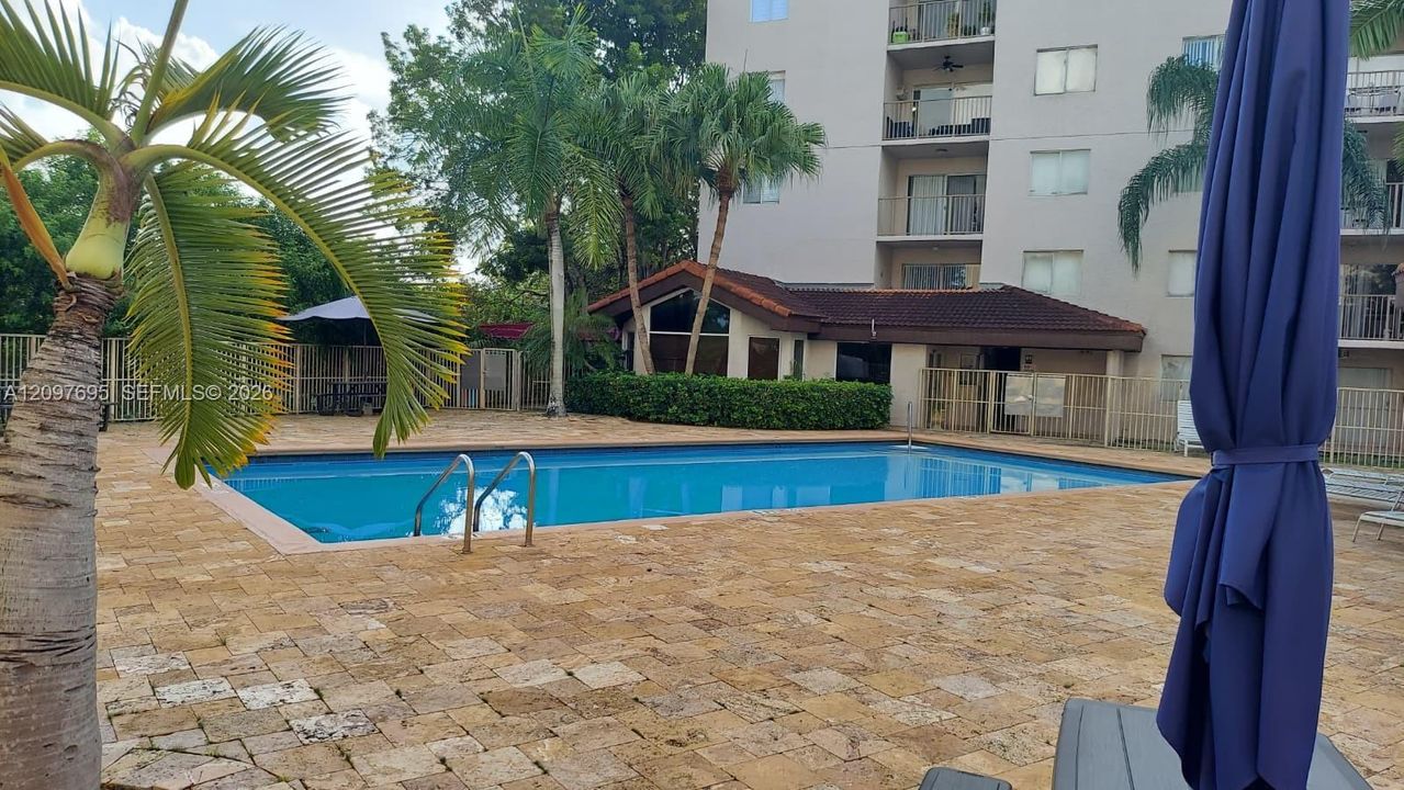 В аренду: $2,250 (2 спален, 2 ванн, 877 Квадратных фут)