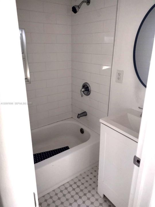 For Rent: $2,100 (2 beds, 1 baths, 1253 Square Feet)