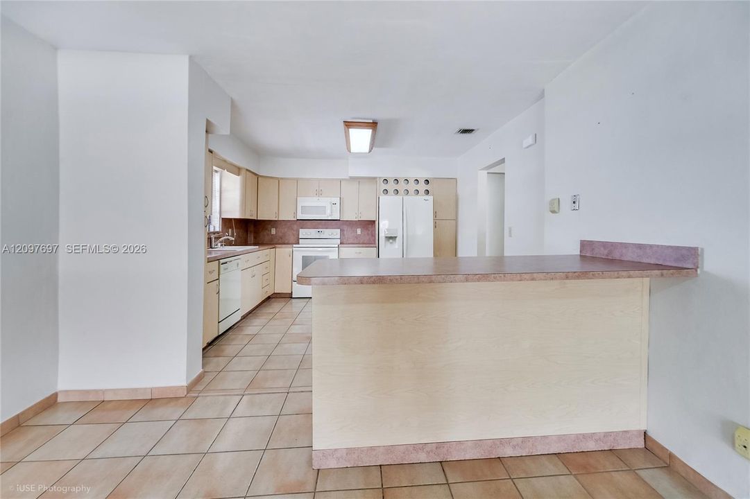 На продажу: $695,000 (4 спален, 3 ванн, 2204 Квадратных фут)