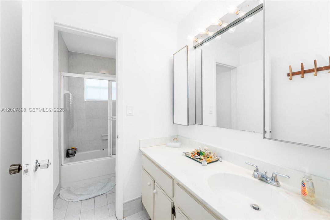 En Renta: $4,200 (3 camas, 2 baños, 2007 Pies cuadrados)