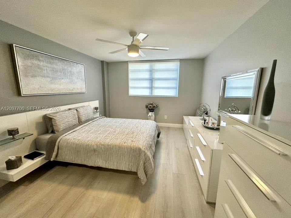 For Rent: $3,200 (2 beds, 2 baths, 990 Square Feet)
