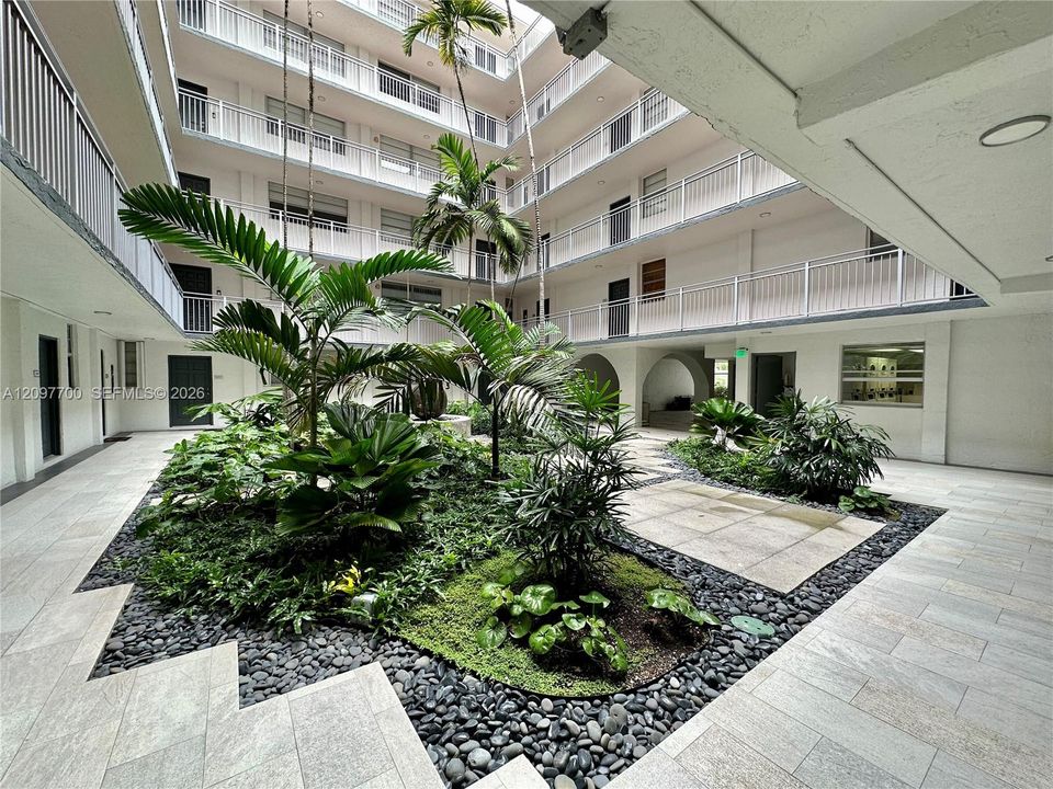 For Rent: $3,200 (2 beds, 2 baths, 990 Square Feet)