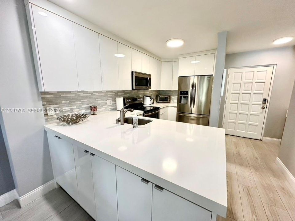 For Rent: $3,200 (2 beds, 2 baths, 990 Square Feet)